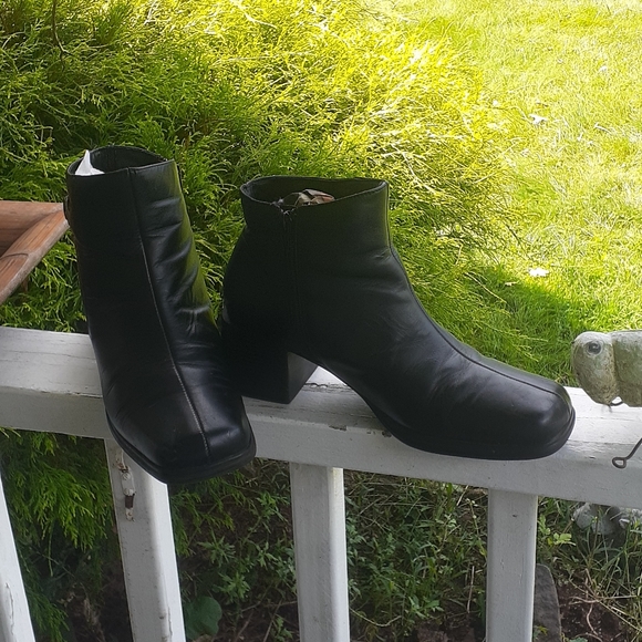 WITCHY GOTH CHUNKY HEEL COMBAT BOOTIES!!! - Picture 4 of 12